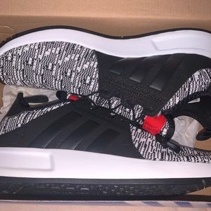 Running/gym shoes